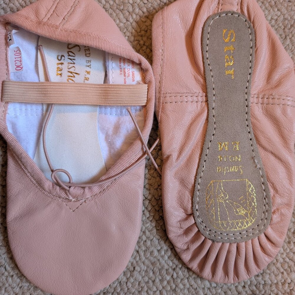 Girl's ballet shoes